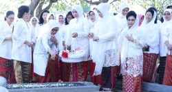 Ziarah Hari Ibu 1