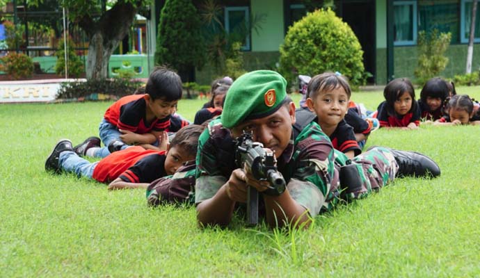 Digempur Ratusan Murid 1