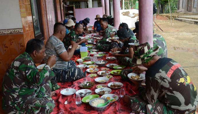 Makan Bersama Warga 1