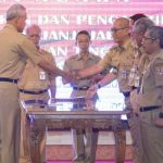 Camat dan Kepala Sekolah 1