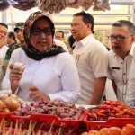 Resmikan Pasar Rakyat 1