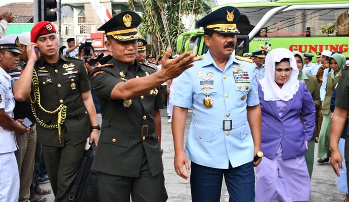 Dampingi Panglima TNI Ziarah 1