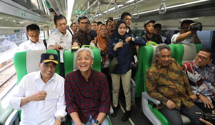 Resmikan KA Bandara Adi Soemarmo 1