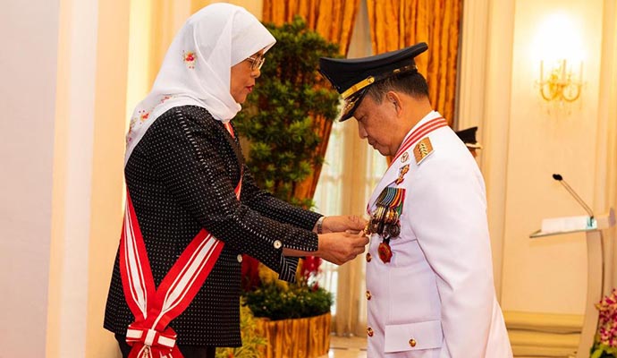 Presiden Singapura Anugerahkan 1