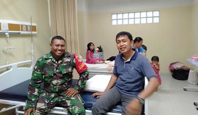 Babinsa Cikande Jenguk Putri Bhabinkamtibmas