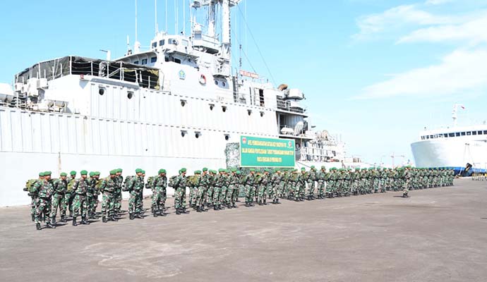 Kasdam IV Berangkatkan Satgas 1