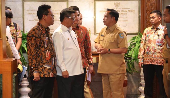 Menghadap Mendagri 1