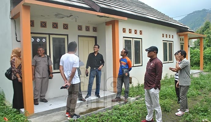 Serahkan Huntap Kepada 1