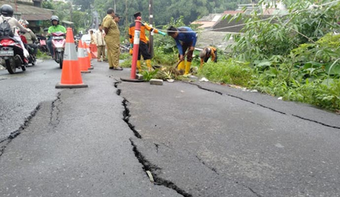 Akses Jalan Manunggal Ditutup 2