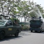 Kodim Aceh Barat Semprotkan Disinfektan 1