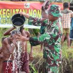 Personel TNI Ajari Mandi Bersih 1