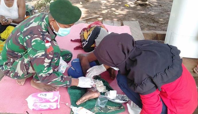 Tim Kesehatan Satgas Yonif 1