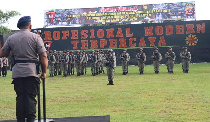 Tingkatkan Kemampuan Menembak Anggota 1