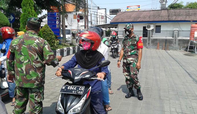 Pengendara yang Hendak Keluar 1