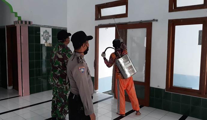 Penyemprotan Disinfektan Serentak 1