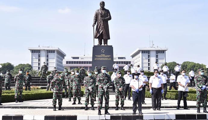 TNI Bersama ACT Bantu Ringankan 1