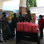 Yonif 411 Kostrad Bagikan Makanan 1
