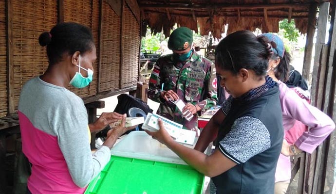 Yonif 411 Kostrad Bantu Puskesmas 1