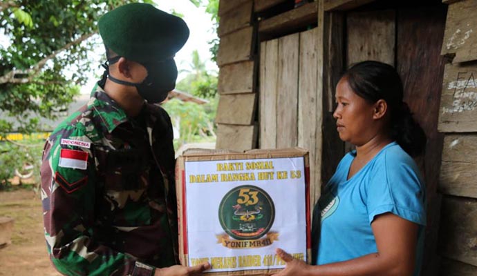 Satgas 411 Kostrad Berbagi Kebahagiaan 1