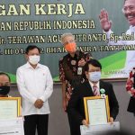 Ganjar Dampingi Menkes 1