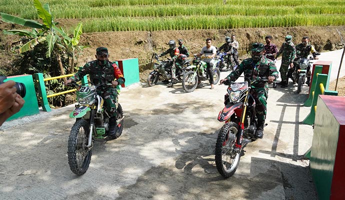 Kasdam IVDiponegoro Jajal Trek 1