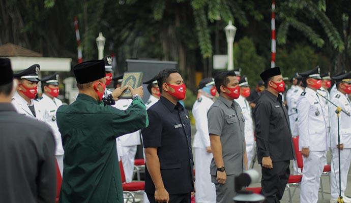 348 Pejabat Struktural dan Fungsional 1