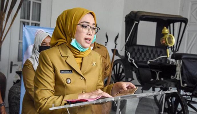 Bupati Purwakarta Anne Ratna Mustika