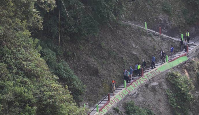 Ganjar Jalan Kaki Naik Turun 1