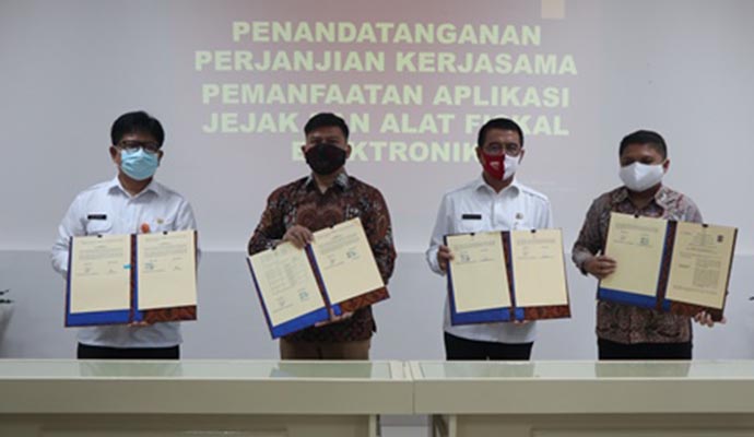Hibah Aplikasi Jejak dan Pinjam