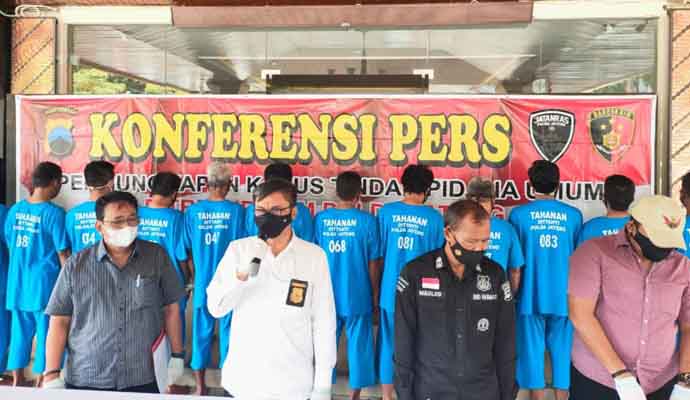 16 Tersangka Perjudian 1