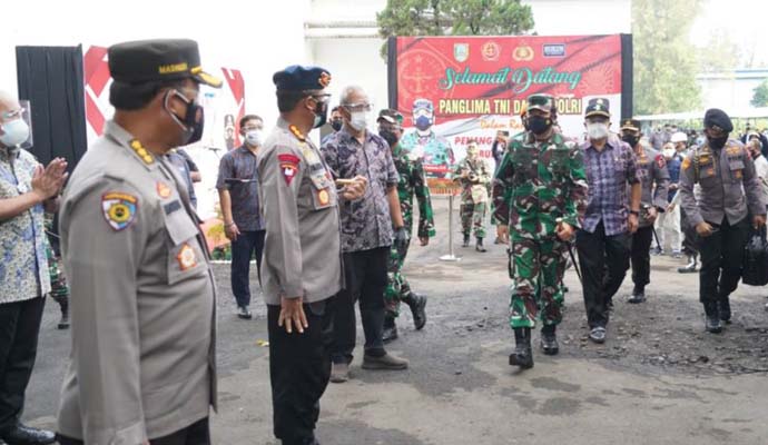 Tinjau Vaksinasi di Pabrik Sukuntex 1