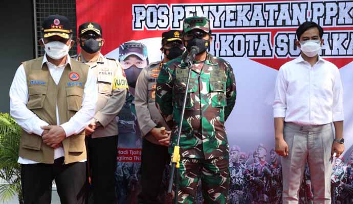Pos Penyekatan di Pertigaan Tugu Makutha 1