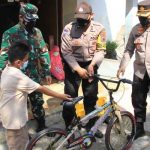 Jokowi Berikan Bantuan 1