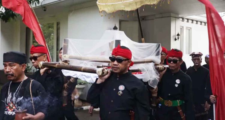 Kirab 140 Pusaka Kujang 1