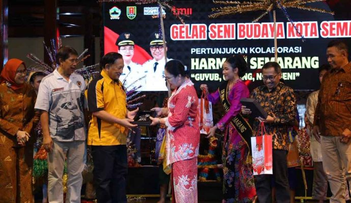 Puji Kepemimpinan Walikota Agustina