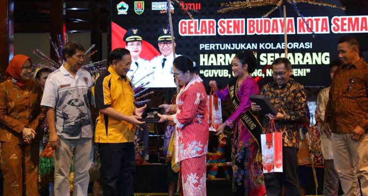 Puji Kepemimpinan Walikota Agustina