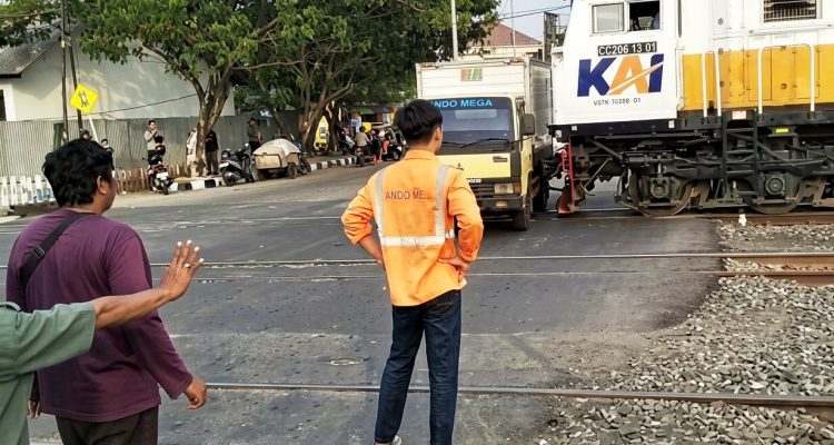 Truk Tertemper KA Harina