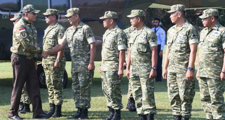 Kunjungi Prajurit Muda Yonif 1