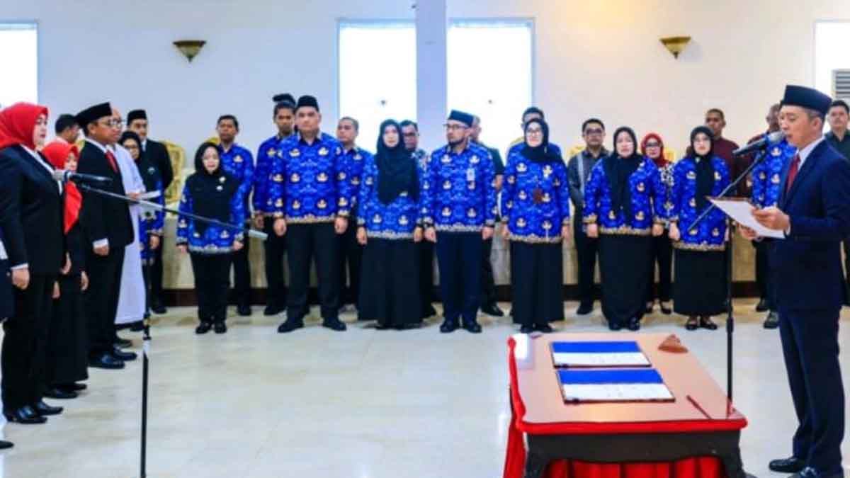Lantik 15 Pejabat Pemkot 1