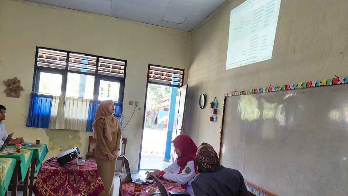 Pelatihan Bagi Guru SDN 1